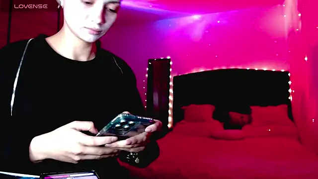 holy juli online show from December 2, 2025, 3:12 am