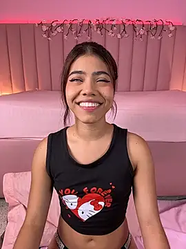 KellyOlsenbe online show from July 9, 2026, 9:08 pm