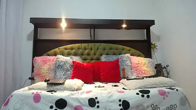 Snapshot of EMILY_ROUSSE71 chatting on February 22, 2025, 11:13 pm EMILY ROUSSE71 online show from February 22, 2025, 11:13 pm