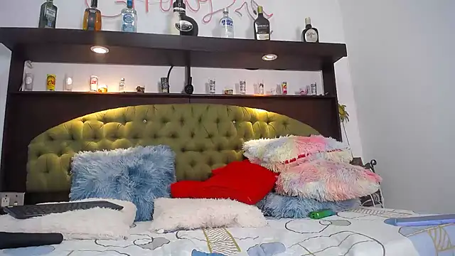 Snapshot of EMILY_ROUSSE71 chatting on March 2, 2025, 12:32 pm EMILY ROUSSE71 online show from March 2, 2025, 12:32 pm