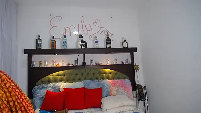 Snapshot of EMILY_ROUSSE71 chatting on March 4, 2025, 10:13 am EMILY ROUSSE71 online show from March 4, 2025, 10:13 am
