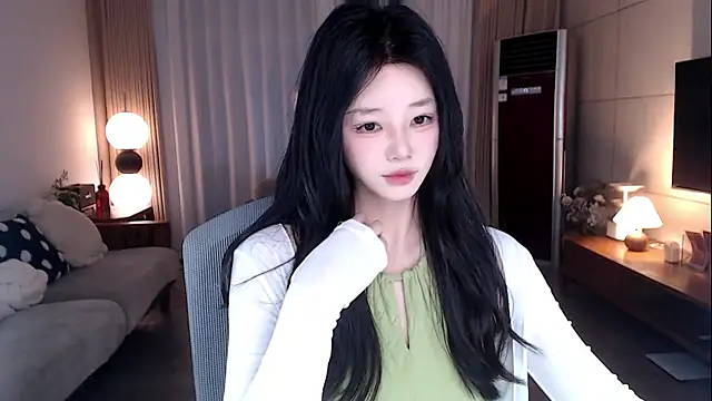 sweateanv  online show from April 2, 2026, 9:40 am