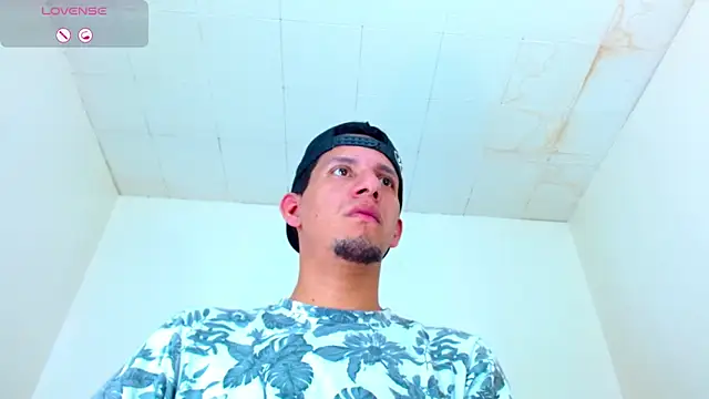 kevin  fox  online show from October 2, 2025, 7:10 pm