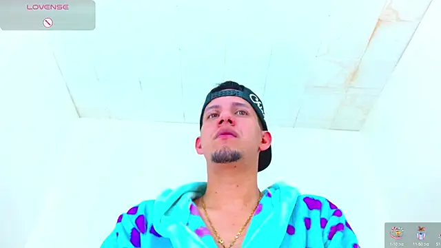 kevin  fox  online show from October 15, 2025, 7:14 pm