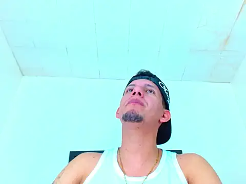 kevin  fox  online show from October 17, 2025, 7:16 pm