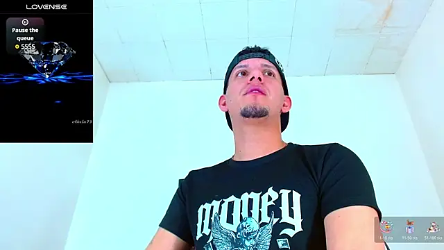 kevin  fox  online show from October 30, 2025, 7:14 pm