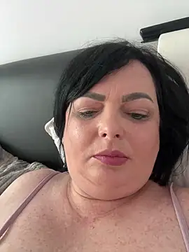 Amandamuller1982 online show from January 28, 2025, 7:00 am