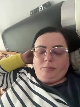 Amandamuller1982 online show from February 16, 2025, 1:38 pm