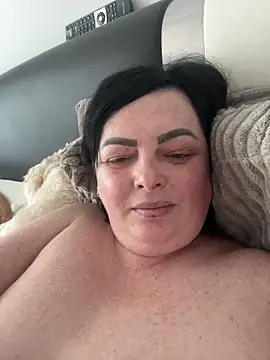 Amandamuller1982 online show from February 17, 2025, 7:37 am