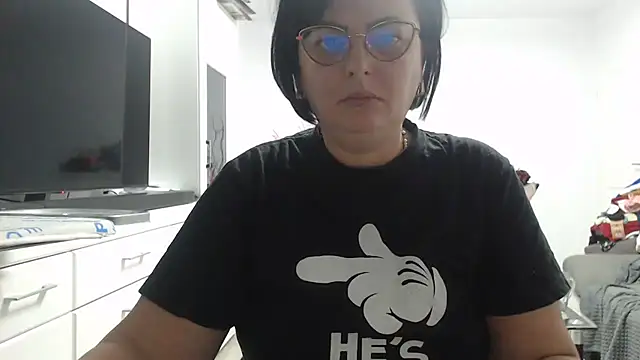 Amandamuller1982 online show from November 5, 2025, 8:20 pm