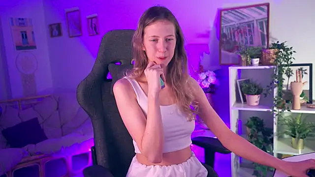 Sharon Evansi online show from December 18, 2024, 3:33 pm