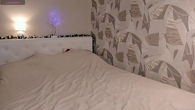 ViolaBloom22 online show from January 2, 2025, 7:51 pm