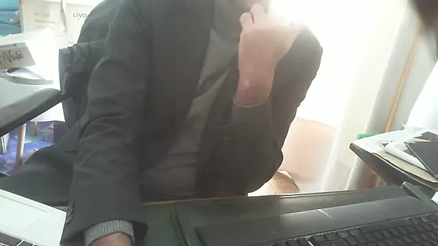 shyfrenchcock1 online show from March 4, 2026, 1:28 pm