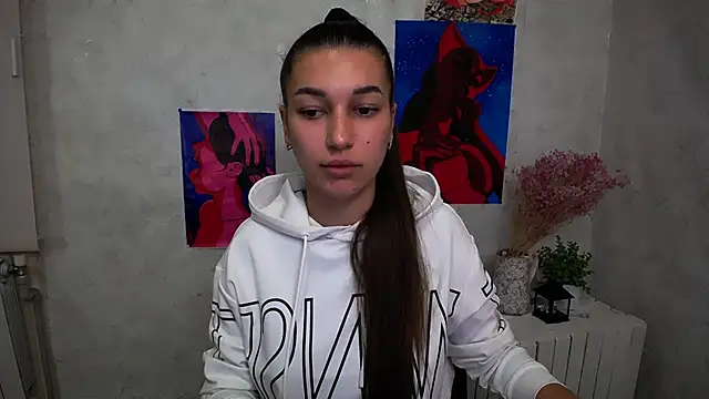 Snapshot of KarolinaRosse_ chatting on October 7, 2025, 5:15 am KarolinaRosse online show from October 7, 2025, 5:15 am