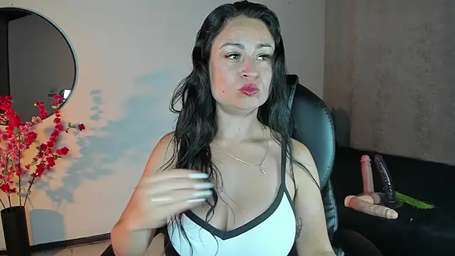 Snapshot of SaraMilf_69 chatting on October 3, 2025, 2:14 pm SaraMilf 69 online show from October 3, 2025, 2:14 pm