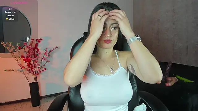 Snapshot of SaraMilf_69 chatting on November 14, 2025, 12:37 pm SaraMilf 69 online show from November 14, 2025, 12:37 pm