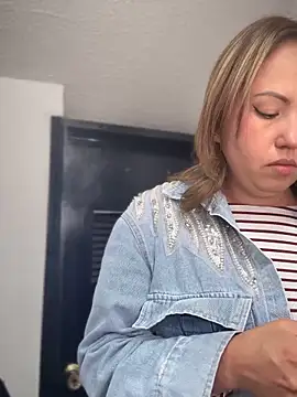 Snapshot of VIOLETA-25_ chatting on October 22, 2025, 3:01 pm VIOLETA-25 online show from October 22, 2025, 3:01 pm