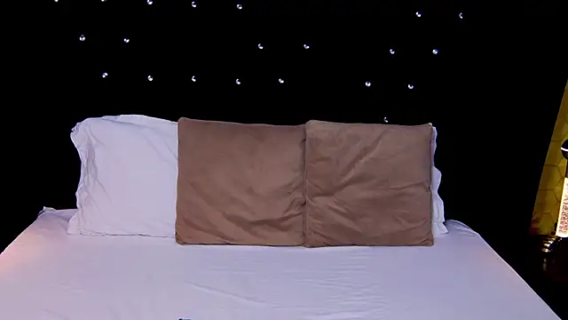 LaraAddison online show from October 18, 2025, 5:32 am