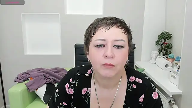 Snapshot of Dolorys chatting on December 8, 2024, 5:29 am Dolorys online show from December 8, 2024, 5:29 am