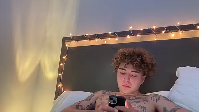 Youngjoshy online show from December 25, 2024, 4:43 pm