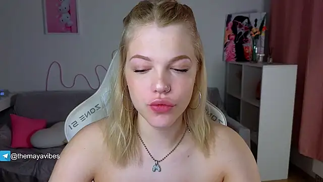 Maya Rave online show from March 17, 2026, 3:33 am