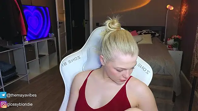 Maya Rave online show from March 30, 2026, 3:29 am