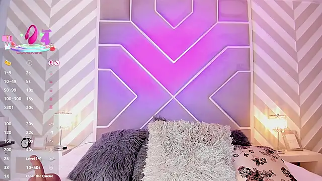 ChloeTayylor  online show from October 30, 2025, 7:58 pm