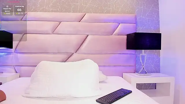 ChloeTayylor  online show from November 7, 2025, 8:09 pm