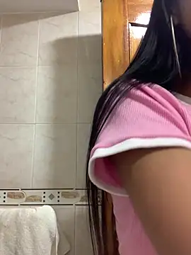 Snapshot of bonnie_18x chatting on December 21, 2024, 2:09 am bonnie 18x online show from December 21, 2024, 2:09 am