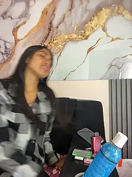 bonnie 18x online show from December 5, 2025, 8:16 pm