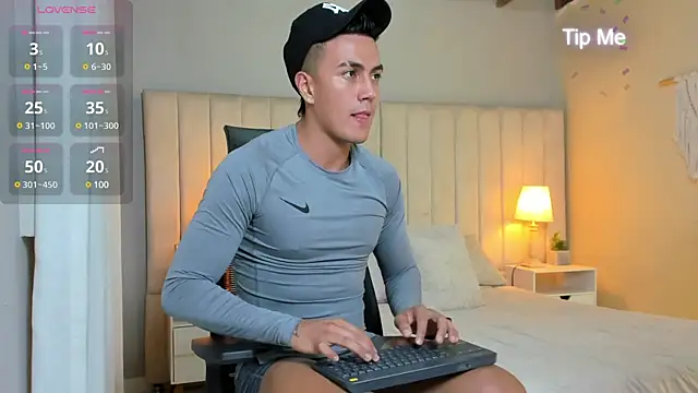 Snapshot of Aron_Bolt chatting on January 8, 2025, 2:57 am Aron Bolt online show from January 8, 2025, 2:57 am