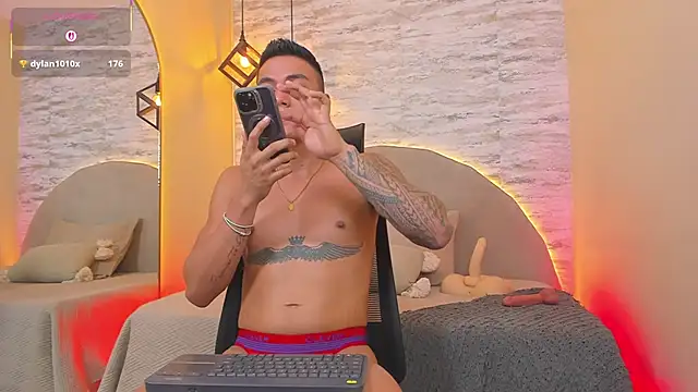 Snapshot of Aron_Bolt chatting on February 14, 2026, 12:35 pm Aron Bolt online show from February 14, 2026, 12:35 pm