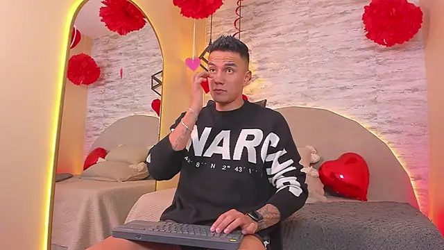 Snapshot of Aron_Bolt chatting on February 16, 2026, 12:12 pm Aron Bolt online show from February 16, 2026, 12:12 pm