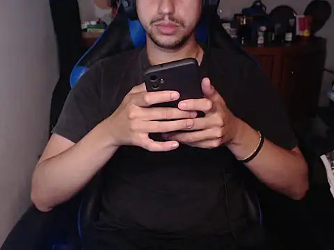 anjonoturno1 online show from November 28, 2025, 9:39 pm