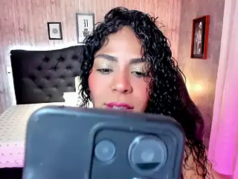 Snapshot of Edelaine_rogers chatting on March 14, 2025, 4:43 am Edelaine rogers online show from March 14, 2025, 4:43 am
