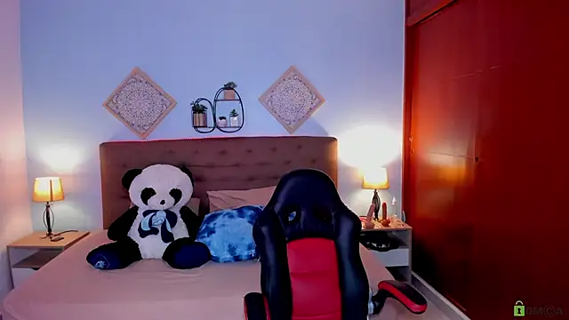 Snapshot of Edelaine_rogers chatting on October 12, 2025, 5:06 am Edelaine rogers online show from October 12, 2025, 5:06 am