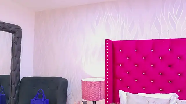 HazelMoret online show from October 1, 2025, 11:38 am