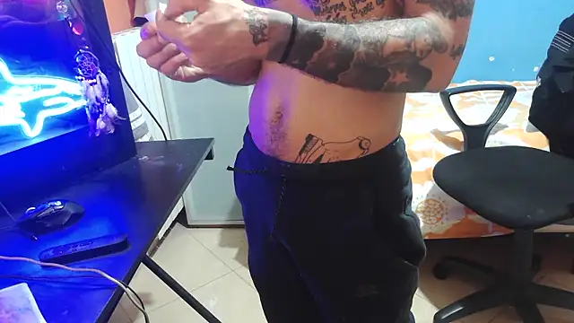 Snapshot of Badboyi1997 chatting on October 2, 2025, 12:17 am Badboyi1997 online show from October 2, 2025, 12:17 am