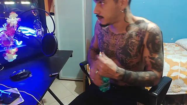 Snapshot of Badboyi1997 chatting on October 3, 2025, 12:29 am Badboyi1997 online show from October 3, 2025, 12:29 am