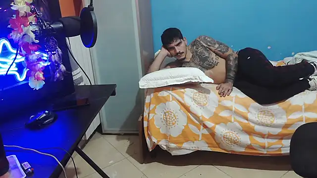 Snapshot of Badboyi1997 chatting on October 5, 2025, 12:53 am Badboyi1997 online show from October 5, 2025, 12:53 am