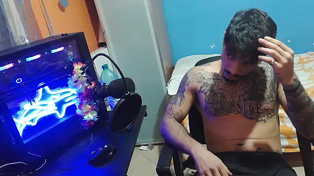 Snapshot of Badboyi1997 chatting on October 9, 2025, 2:20 am Badboyi1997 online show from October 9, 2025, 2:20 am