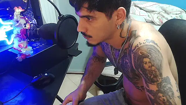 Snapshot of Badboyi1997 chatting on October 17, 2025, 2:04 am Badboyi1997 online show from October 17, 2025, 2:04 am