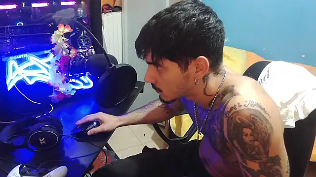 Snapshot of Badboyi1997 chatting on October 20, 2025, 4:18 pm Badboyi1997 online show from October 20, 2025, 4:18 pm