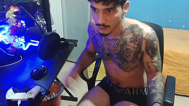 Snapshot of Badboyi1997 chatting on October 21, 2025, 4:24 am Badboyi1997 online show from October 21, 2025, 4:24 am