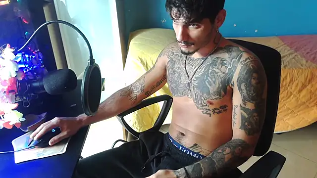 Snapshot of Badboyi1997 chatting on October 22, 2025, 11:21 am Badboyi1997 online show from October 22, 2025, 11:21 am