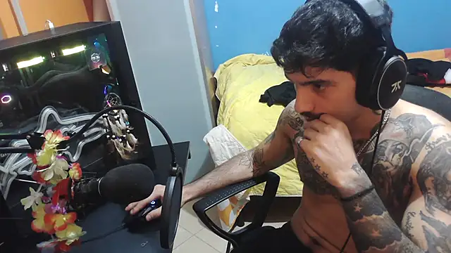 Snapshot of Badboyi1997 chatting on October 23, 2025, 2:11 am Badboyi1997 online show from October 23, 2025, 2:11 am