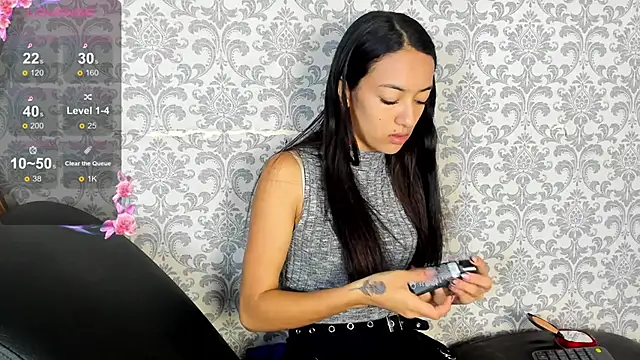 Mia scarlet69 online show from February 6, 2025, 12:16 pm