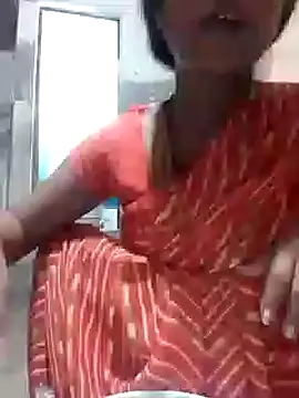 Snapshot of riya_houswife chatting on December 24, 2024, 12:33 pm riya houswife online show from December 24, 2024, 12:33 pm