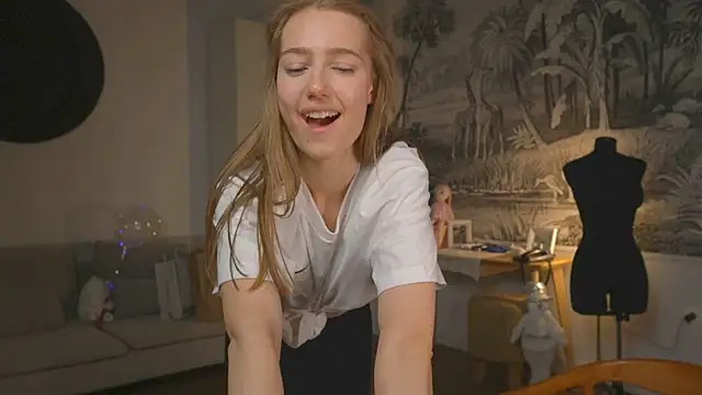 Snapshot of solar_bella chatting on January 4, 2025, 5:05 pm solar bella online show from January 4, 2025, 5:05 pm