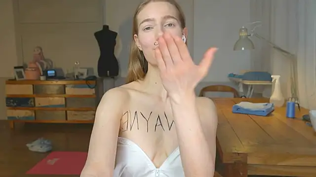 Snapshot of solar_bella chatting on January 25, 2025, 12:16 pm solar bella online show from January 25, 2025, 12:16 pm